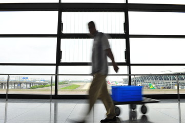 Fototapeta na wymiar Passengers in Shanghai Pudong International Airport Airport