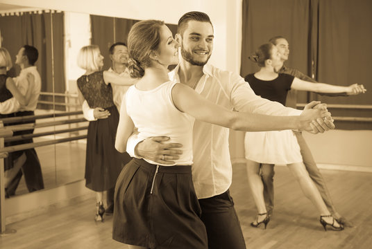 men and women enjoying of tango in class