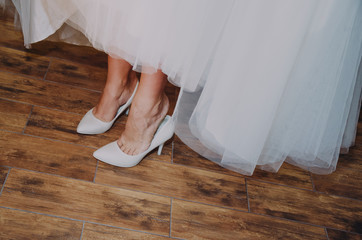wedding, bride, dress, white, woman, shoes, foot, feet, legs, beauty, bridal, young, fashion, hands, shoe, marriage, people, gown, body, barefoot, hand, clothing, leg