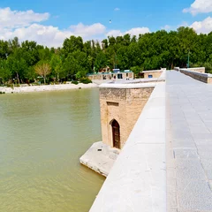 Cercles muraux Pont Khadjou en iran le vieux pont et la rivière