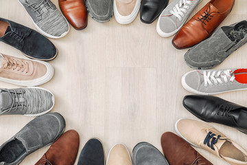 Frame made of different male shoes on wooden background - obrazy, fototapety, plakaty