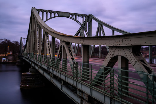 Glienicker Br&uuml;cke am Abend
