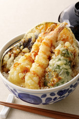 天丼　Tendon. bowl of rice and fried fish