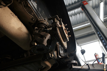 Changing a broken wheel on a car