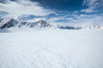 Fotobehang Mt Vinson, Sentinel Range, Ellsworth Mountains, Antarctica © Wayne
