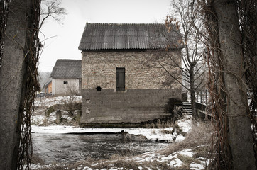 Młyn wodny - rzeka © Sebastian