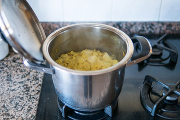 Fotografía preparando un puré de coliflor.