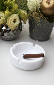 cigare dans un cendrier