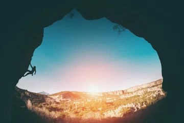 Gardinen Silhouette of a climber. © zhukovvvlad