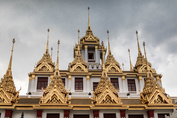 Fototapeta premium Wat Ratchanatdaram Tempel in Bangkok - Thailand