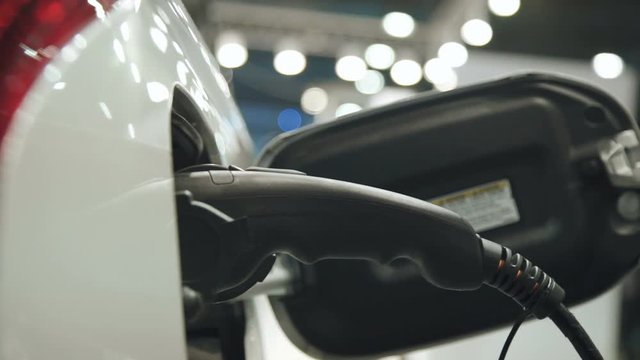 Charging the battery of an electric car