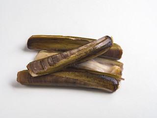 Raw razor clams © Ángeles Aldariz