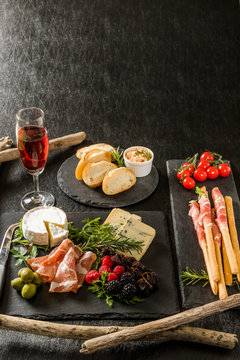 オードヴルセット　Ham and cheese and wine