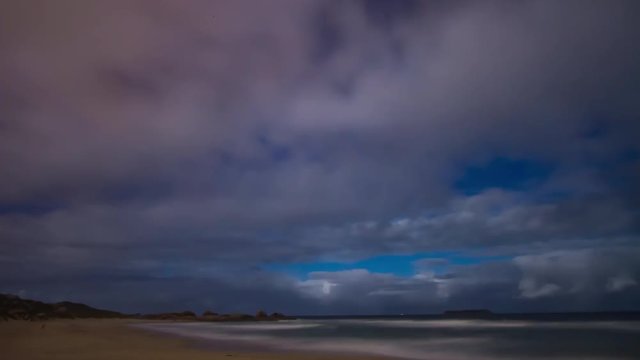 Time lapse - Night with stars and clouds at 'Praia mole' beach. Florianópolis, Santa Catarina / Brazil