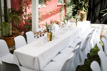 angerichteter Tisch von einem Catering 