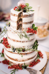 Hochzeittorte mir frischen Früchten