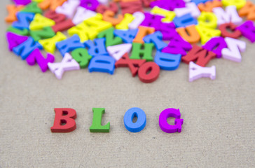 Obraz premium Word of BLOG on the background with colorful alphabet