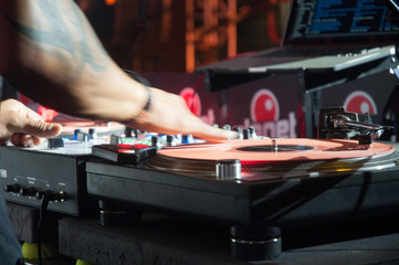DJ bei der Arbeit