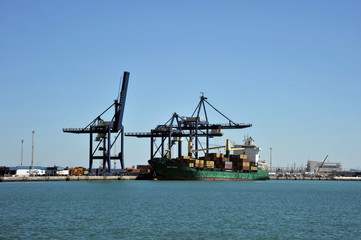 Fototapeta na wymiar A container ship in the seaport of Cadiz.