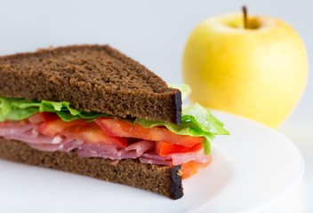 wholemeal ham salad sandwich, healthy lunch