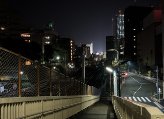 歩道橋から見た夜景、夜の都会の風景