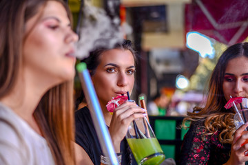 Frends smooking hookah