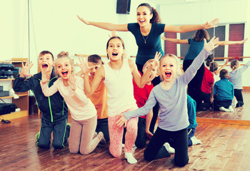 children  posing at dance  class