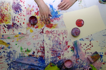 finger paint with children