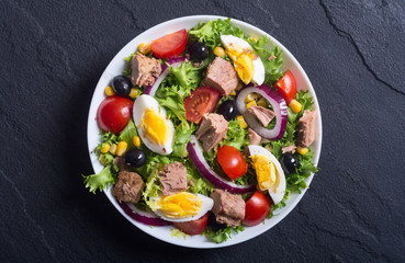 Tuna salad with tomatoes