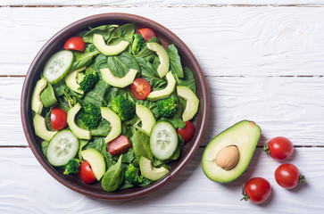 Avocado salad with tomatoes