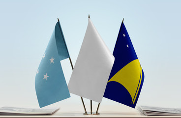 Flags of Federated States of Micronesia and Tokelau with a white flag in the middle