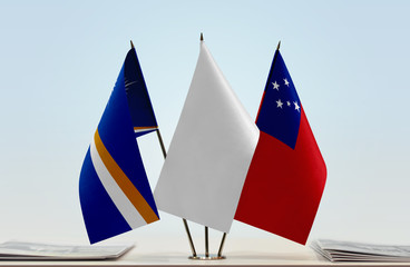 Flags of Marshall Islands and Samoa with a white flag in the middle