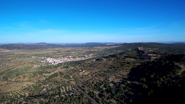 Drone en campos de Salvatierra de los Barros, municipio español, perteneciente a la provincia de Badajoz en Extremadura (España)
