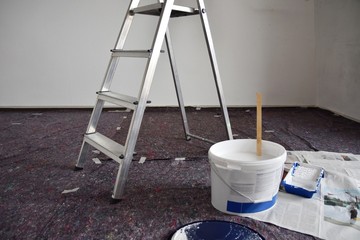 Renovierung / Umzug - Streichen der Wände und Decken