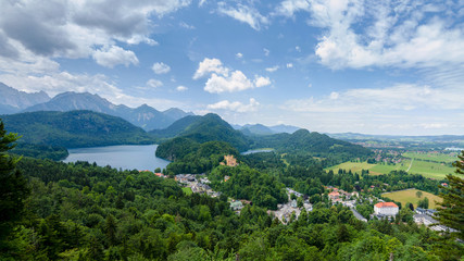 Fototapeta premium Blick über Füssen mit Schloss Hohenschwangau