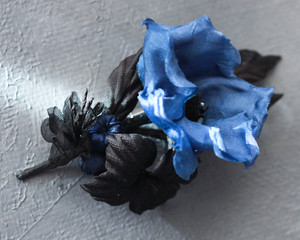 Navy blue brooch for woman with silk flowers