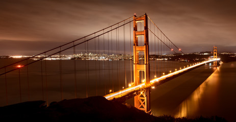 Fototapeta na wymiar Golden Gate and San Francisco at Night