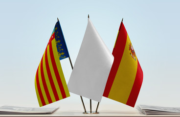 Flags of Valencia and Spain with a white flag in the middle