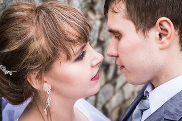 Naklejka premium Bride and groom walking in summer park