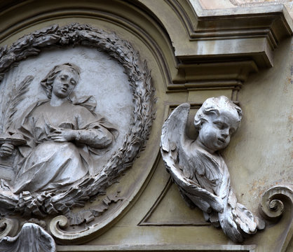 Steinrelief &uuml;ber dem Portal der Sant'Agata dei Goti