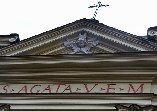 Steinrelief &uuml;ber dem Portal der Sant'Agata dei Goti
