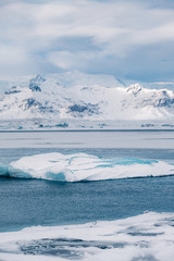 Obraz premium Winter landscape view of popular Glacier Lagoon with many small icebergs - Jokulsarlon, east Iceland.