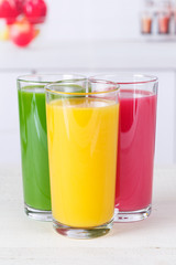 Saft Orangensaft Smoothie Smoothies Fruchtsaft Hochformat gesunde Ernährung