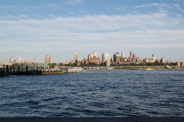 Fototapeta premium Vue sur Manhattan - New-York à partir de la mer - Etats-Unis