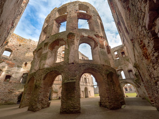 Malownicze ruiny zamku Krzyżtopór jednego z wiekszych zamków w Europie © JDziedzic