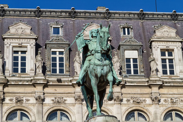 Obraz premium Paris - Statue du Prévôt des marchands de Paris