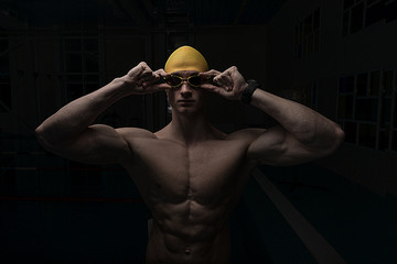swimmer Athlet in pool 