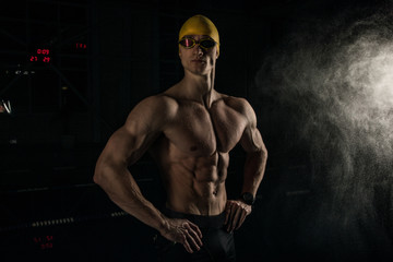 Fototapeta na wymiar swimmer Athlet in pool 