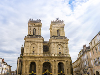 Fototapeta na wymiar Cathédrale Sainte-Marie d'Auch, Gers en Occitanie, France