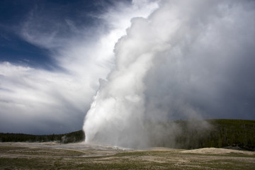 Old Faithful Geyser, Yellowstone National Park, Wyoming, USA